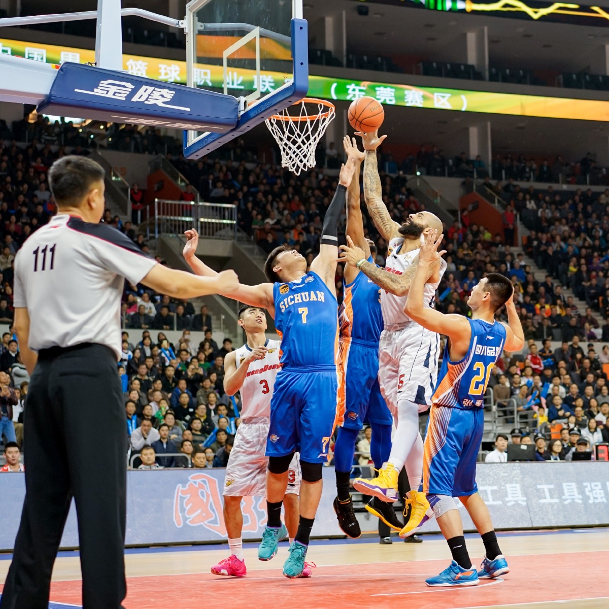 光灯随即投 光灯随即投